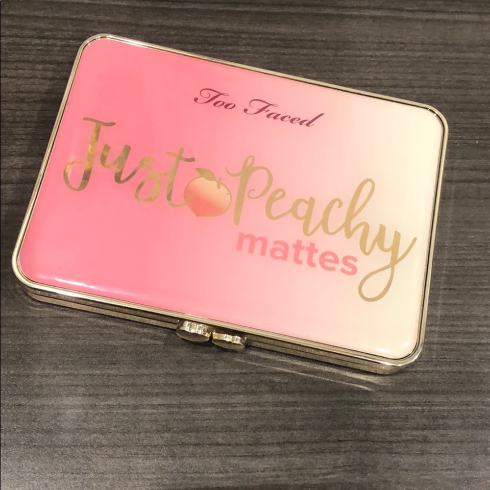 Too faced just peachy mattes pallet